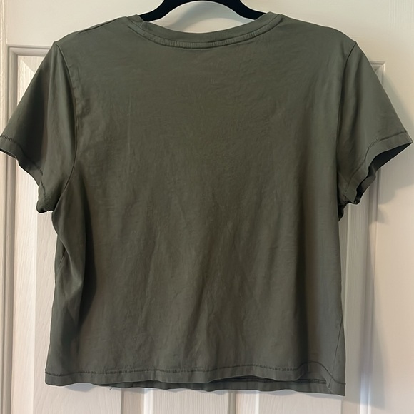 Perfect basic green tshirt - Picture 2 of 4